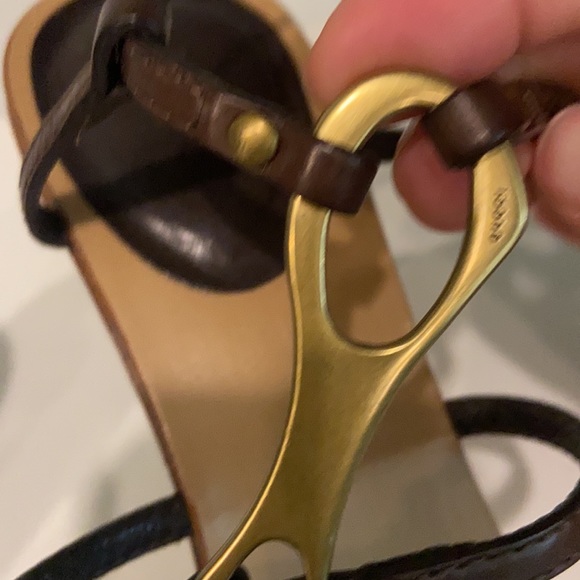 Vintage Gucci sandals.  Leather straps, buckle closure.  Gently worn. Dust bag - Picture 8 of 10